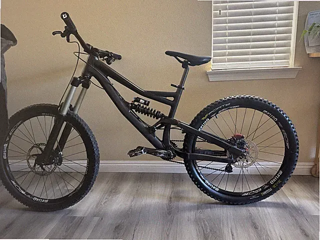 2018 Specialized stumpjumper Mountain bike Size XL tuned Professionally