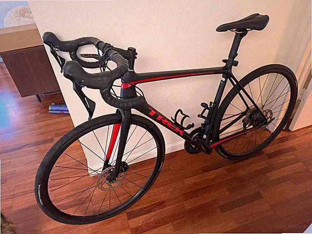 2022 Trek Emonda SL 5 road bike (56cm)