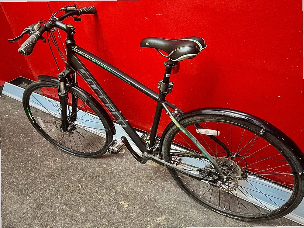 Carrera Crossfire 2 bicycle (excellent repair), free Kryptonite lock included.