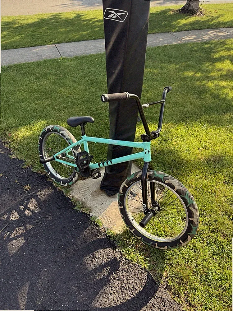 Cult Gateway 2022 20in BMX Bike , BMX Bars, Pegs, 2022