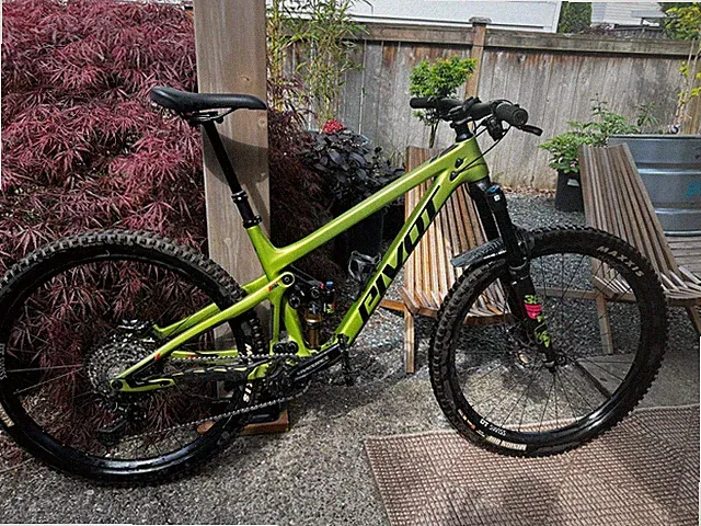 Pivot Switchblade - 2022, Large