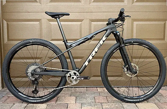 Trek Supercaliber OCLV Carbon Mountian Bike, XTR M9200, Size Medium, LOW MILES